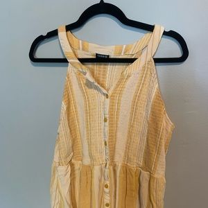 Torrid sleeveless yellow striped button down top
